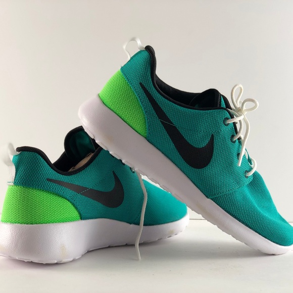 nike roshe green black